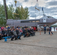 Спуск на воду нового речного судна на подводных крыльях "Валдай 45Р"-3