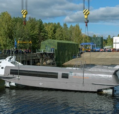 Спуск на воду нового речного судна на подводных крыльях "Валдай 45Р"-24